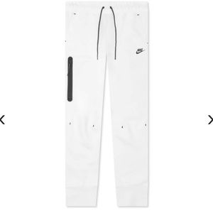 NWT NIKE SPORTSWEAR TECH FLEECE PANTS
